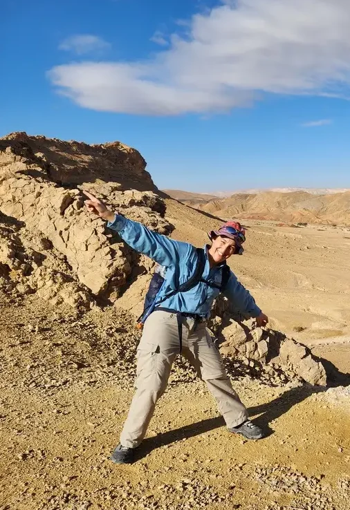 הילה על רקע מכתש רמון או מכתש ירוחם