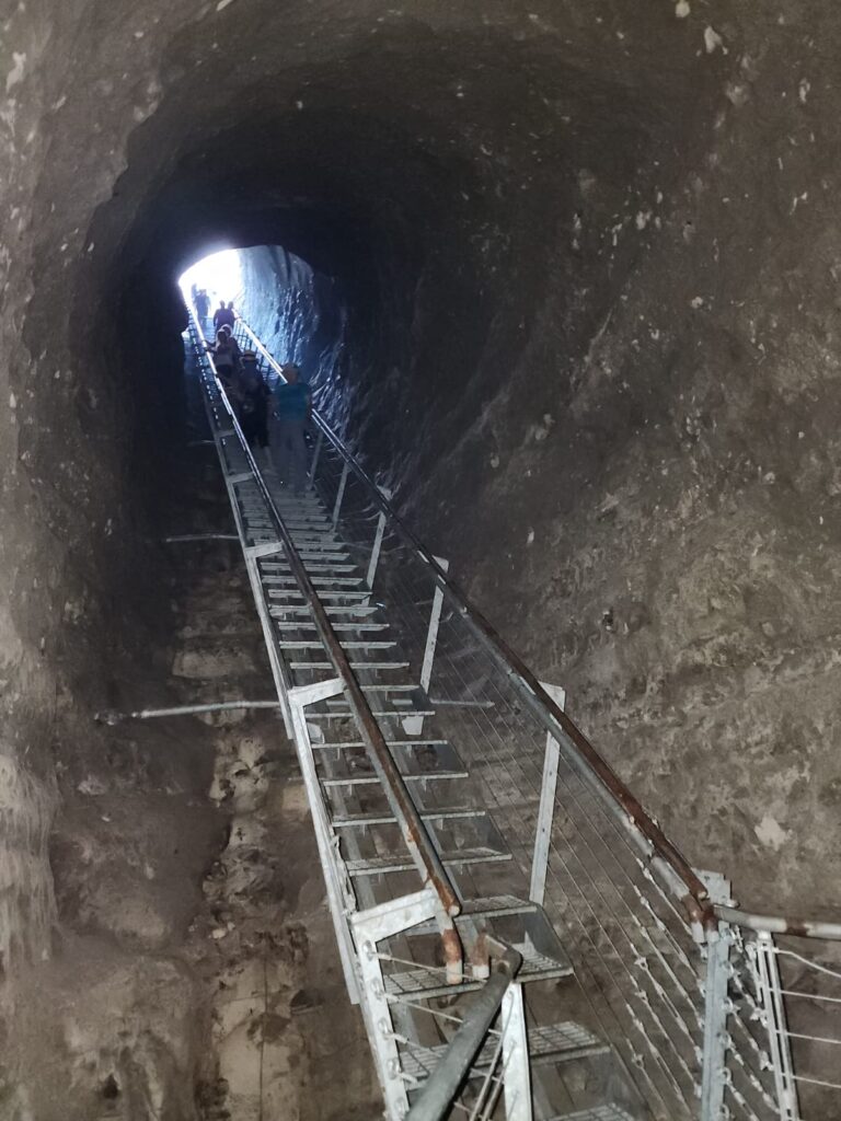 הירידה במפעל המים