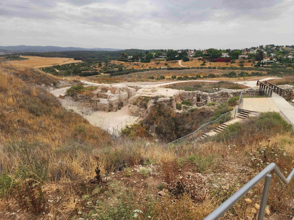 תצפית על מתחם השער הכנעני. מנקודת התצפית הראשונה
